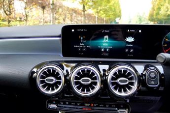 MERCEDES-BENZ A-CLASS 2.0 A250 AMG Line (Premium Plus) Hatchback 5dr Petrol 7G-DCT Eur