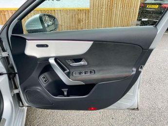 MERCEDES-BENZ A CLASS 2.0 A200d AMG Line (Executive) Saloon 4dr Diesel 8G-DCT Euro 6 (