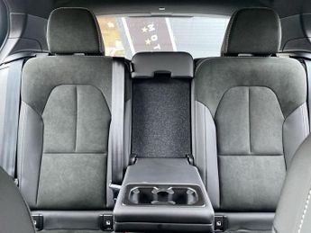 VOLVO XC40 2.0 B3 MHEV Plus SUV 5dr Petrol Hybrid DCT Auto Euro 6 (s/s) (16