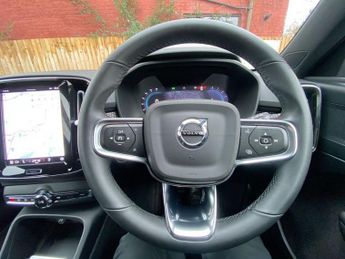 VOLVO XC40 2.0 B3 MHEV Plus SUV 5dr Petrol Hybrid DCT Auto Euro 6 (s/s) (16