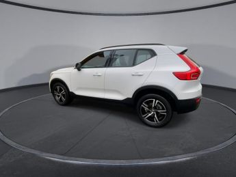 VOLVO XC40 2.0 B3 MHEV Plus SUV 5dr Petrol Hybrid DCT Auto Euro 6 (s/s) (16