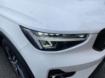 VOLVO XC40 2.0 B3 MHEV Plus SUV 5dr Petrol Hybrid DCT Auto Euro 6 (s/s) (16