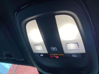 VOLVO XC40 2.0 B3 MHEV Plus SUV 5dr Petrol Hybrid DCT Auto Euro 6 (s/s) (16