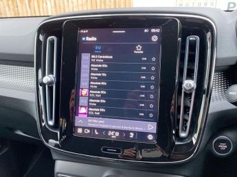 VOLVO XC40 2.0 B3 MHEV Plus SUV 5dr Petrol Hybrid DCT Auto Euro 6 (s/s) (16