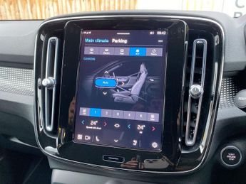 VOLVO XC40 2.0 B3 MHEV Plus SUV 5dr Petrol Hybrid DCT Auto Euro 6 (s/s) (16