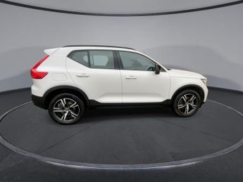 VOLVO XC40 2.0 B3 MHEV Plus SUV 5dr Petrol Hybrid DCT Auto Euro 6 (s/s) (16
