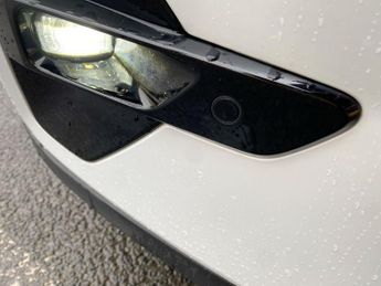 VOLVO XC40 2.0 B3 MHEV Plus SUV 5dr Petrol Hybrid DCT Auto Euro 6 (s/s) (16