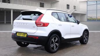 VOLVO XC40 2.0 B3 MHEV Plus SUV 5dr Petrol Hybrid DCT Auto Euro 6 (s/s) (16