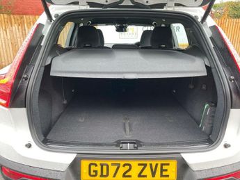 VOLVO XC40 2.0 B3 MHEV Plus SUV 5dr Petrol Hybrid DCT Auto Euro 6 (s/s) (16