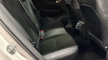 VOLVO XC40 2.0 B3 MHEV Plus SUV 5dr Petrol Hybrid DCT Auto Euro 6 (s/s) (16