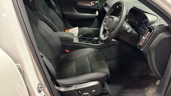 VOLVO XC40 2.0 B3 MHEV Plus SUV 5dr Petrol Hybrid DCT Auto Euro 6 (s/s) (16