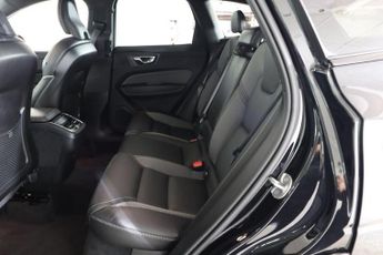 VOLVO XC60 2.0 B5 MHEV Plus Black Edition Auto AWD Euro 6 (s/s) 5dr