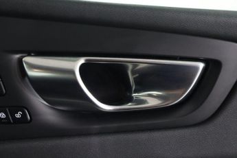 VOLVO XC60 2.0 B5 MHEV Plus Black Edition Auto AWD Euro 6 (s/s) 5dr