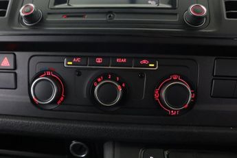 VOLKSWAGEN TRANSPORTER SHUTTLE 2.0 TDI SE DSG FWD LWB Euro 6 (s/s) 5dr