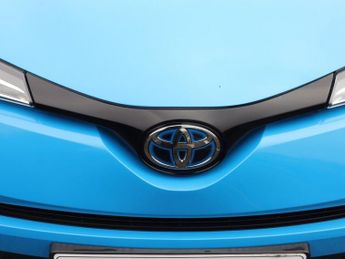 TOYOTA C-HR 1.8 VVT-h Design SUV 5dr Petrol Hybrid CVT Euro 6 (s/s) (122 ps)