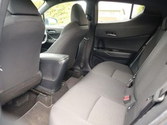 TOYOTA C-HR 1.8 VVT-h Design SUV 5dr Petrol Hybrid CVT Euro 6 (s/s) (122 ps)