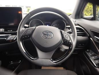TOYOTA C-HR 1.8 VVT-h Design SUV 5dr Petrol Hybrid CVT Euro 6 (s/s) (122 ps)