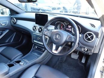 MERCEDES-BENZ GLA 2.1 GLA200d Sport (Premium Plus) SUV 5dr Diesel 7G-DCT Euro 6 (s