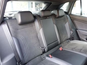 VOLKSWAGEN ID.4 Pure 52kWh Life SUV 5dr Electric Auto (148 ps)