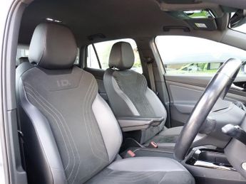 VOLKSWAGEN ID.4 Pure 52kWh Life SUV 5dr Electric Auto (148 ps)