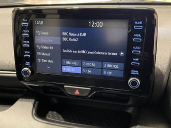 TOYOTA YARIS 1.5 VVT-h Design Hatchback 5dr Petrol Hybrid E-CVT Euro 6 (s/s) 