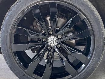 VOLKSWAGEN TIGUAN 2.0 TDI R-Line SUV 5dr Diesel DSG 4Motion Euro 6 (s/s) (150 ps)