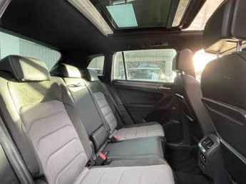 VOLKSWAGEN TIGUAN 2.0 TDI R-Line SUV 5dr Diesel DSG 4Motion Euro 6 (s/s) (150 ps)