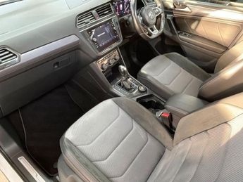 VOLKSWAGEN TIGUAN 2.0 TDI R-Line SUV 5dr Diesel DSG 4Motion Euro 6 (s/s) (150 ps)