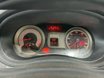 RENAULT CLIO 1.4 16v Privilege Hatchback 5dr Petrol Manual (158 g/km, 98 bhp)