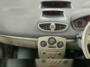 RENAULT CLIO 1.4 16v Privilege Hatchback 5dr Petrol Manual (158 g/km, 98 bhp)