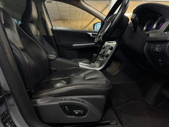 VOLVO XC60 2.4 D5 SE Lux SUV 5dr Diesel Geartronic AWD Euro 5 (215 ps)