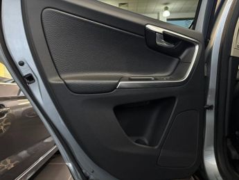 VOLVO XC60 2.4 D5 SE Lux SUV 5dr Diesel Geartronic AWD Euro 5 (215 ps)