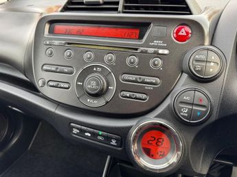 HONDA JAZZ 1.4 i-VTEC ES Hatchback 5dr Petrol CVT Euro 5 (99 ps)