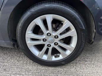 KIA CEED 1.6 CRDi 2 Sportswagon 5dr Diesel Auto Euro 5 (126 bhp)
