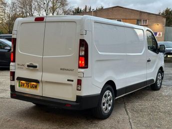 RENAULT Trafic E-Tech LL30 52kWh Advance Panel Van 5dr Electric Auto L2 H1 (122 ps)