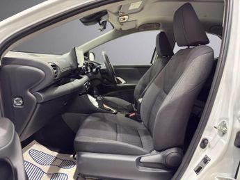TOYOTA YARIS 1.5 VVT-h Design Hatchback 5dr Petrol Hybrid E-CVT Euro 6 (s/s) 