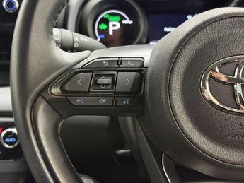 TOYOTA YARIS 1.5 VVT-h Design Hatchback 5dr Petrol Hybrid E-CVT Euro 6 (s/s) 