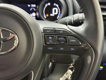 TOYOTA YARIS 1.5 VVT-h Design Hatchback 5dr Petrol Hybrid E-CVT Euro 6 (s/s) 
