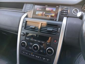 LAND ROVER DISCOVERY SPORT 2.0 TD4 SE Tech SUV 5dr Diesel Auto 4WD Euro 6 (s/s) (180 ps)