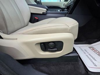 LAND ROVER DISCOVERY 3.0 TD V6 SE SUV 5dr Diesel Auto 4WD Euro 6 (s/s) (258 ps)