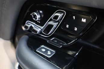 LAND ROVER RANGE ROVER 3.0 SD V6 Vogue SUV 5dr Diesel Auto 4WD Euro 6 (s/s) (275 ps)