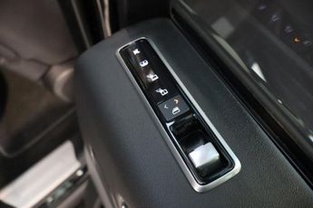 LAND ROVER RANGE ROVER 3.0 SD V6 Vogue SUV 5dr Diesel Auto 4WD Euro 6 (s/s) (275 ps)