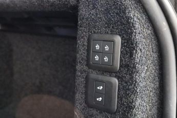 LAND ROVER RANGE ROVER 3.0 SD V6 Vogue SUV 5dr Diesel Auto 4WD Euro 6 (s/s) (275 ps)