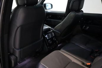 LAND ROVER RANGE ROVER 3.0 SD V6 Vogue SUV 5dr Diesel Auto 4WD Euro 6 (s/s) (275 ps)