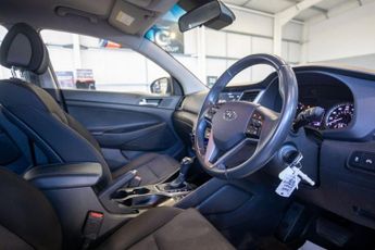 HYUNDAI TUCSON 1.7 CRDi Blue Drive SE Nav SUV 5dr Diesel DCT Euro 6 (s/s) (141 