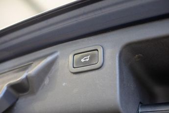 LAND ROVER DISCOVERY SPORT 2.0 TD4 HSE Luxury SUV 5dr Diesel Auto 4WD Euro 6 (s/s) (180 ps)