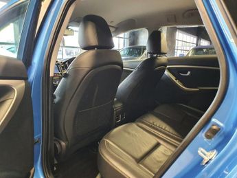 HYUNDAI I30 1.6 CRDi Blue Drive Premium Tourer 5dr Diesel DCT Euro 6 (s/s) (