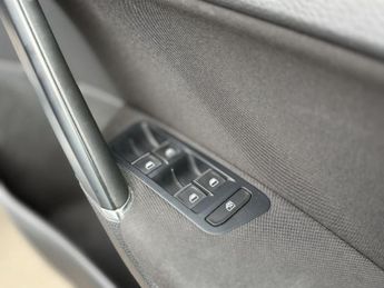 VOLKSWAGEN GOLF 2.0 TDI BlueMotion Tech GT Hatchback 5dr Diesel DSG Euro 5 (s/s)