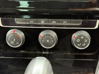 VOLKSWAGEN GOLF 2.0 TDI BlueMotion Tech GT Hatchback 5dr Diesel DSG Euro 5 (s/s)