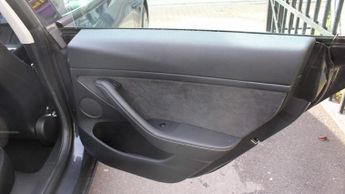 TESLA Model 3 Standard Range Plus Saloon 4dr Electric Auto RWD (241 bhp)